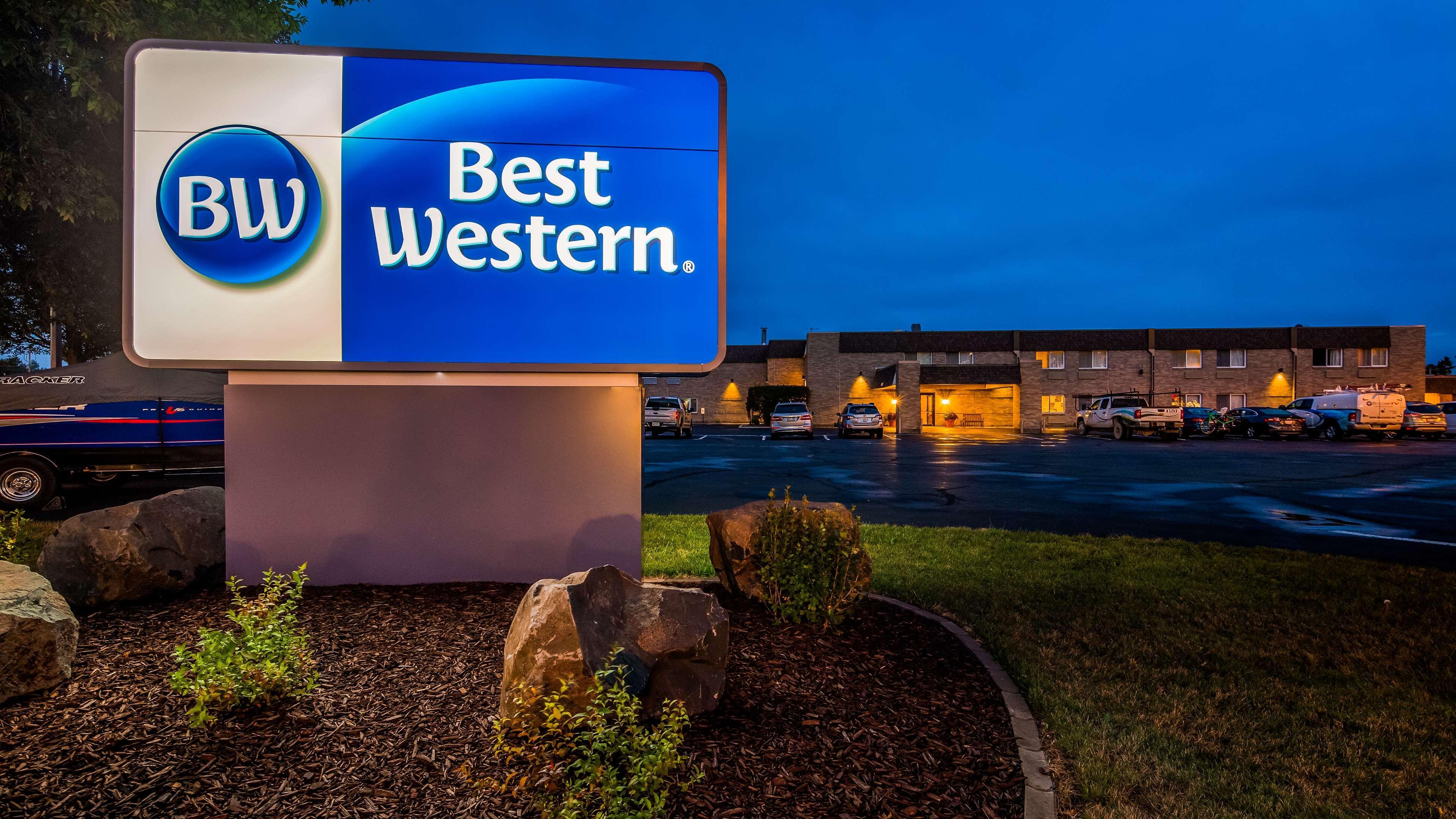 Best Western Inn Rice Lake Exterior photo